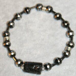 Black glass and silver stretch bracelet BS-10-003